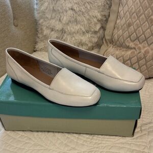 Array Elegant White Women's Upper Leather Loafers